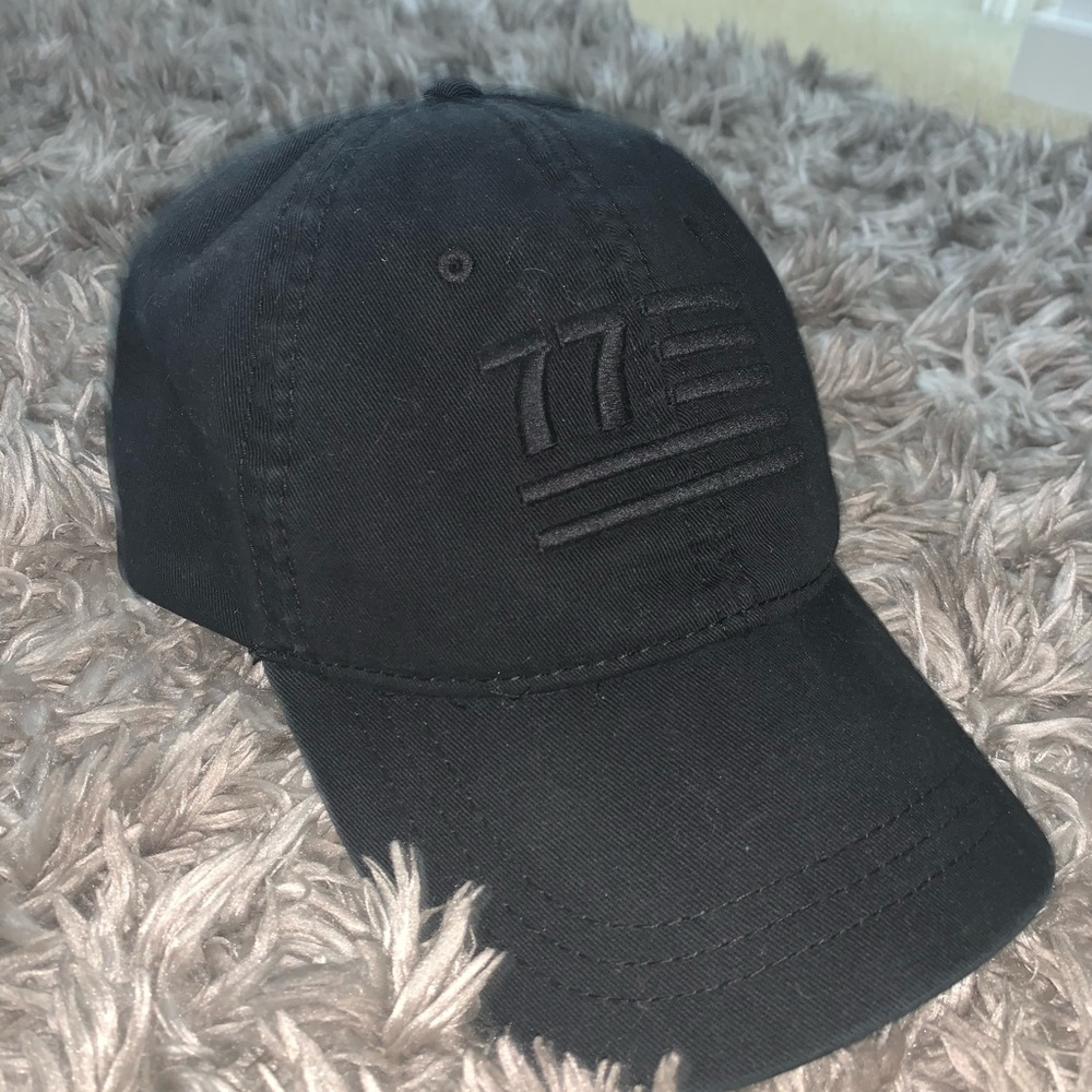 Black baseball cap